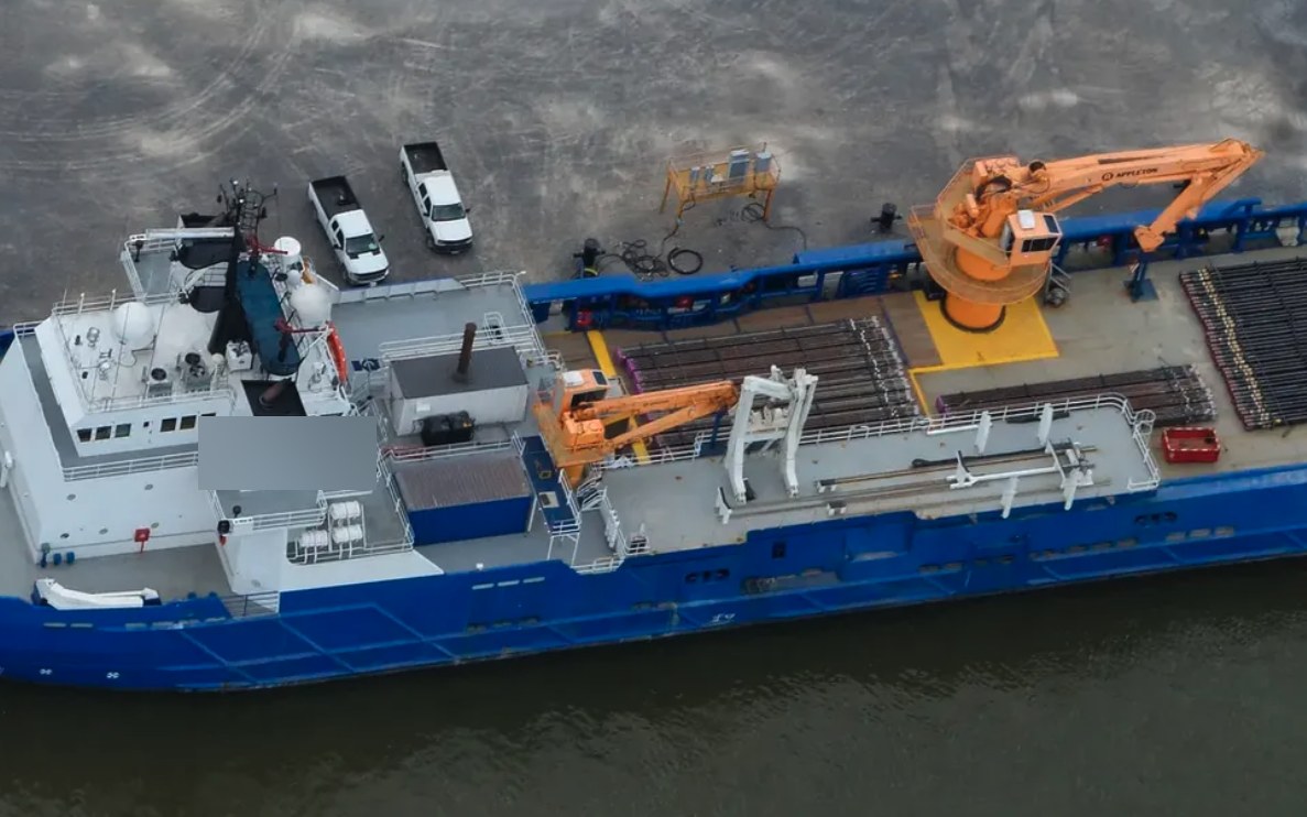Project Nanuq — aerial of the 8,535 sq ft clear working deck