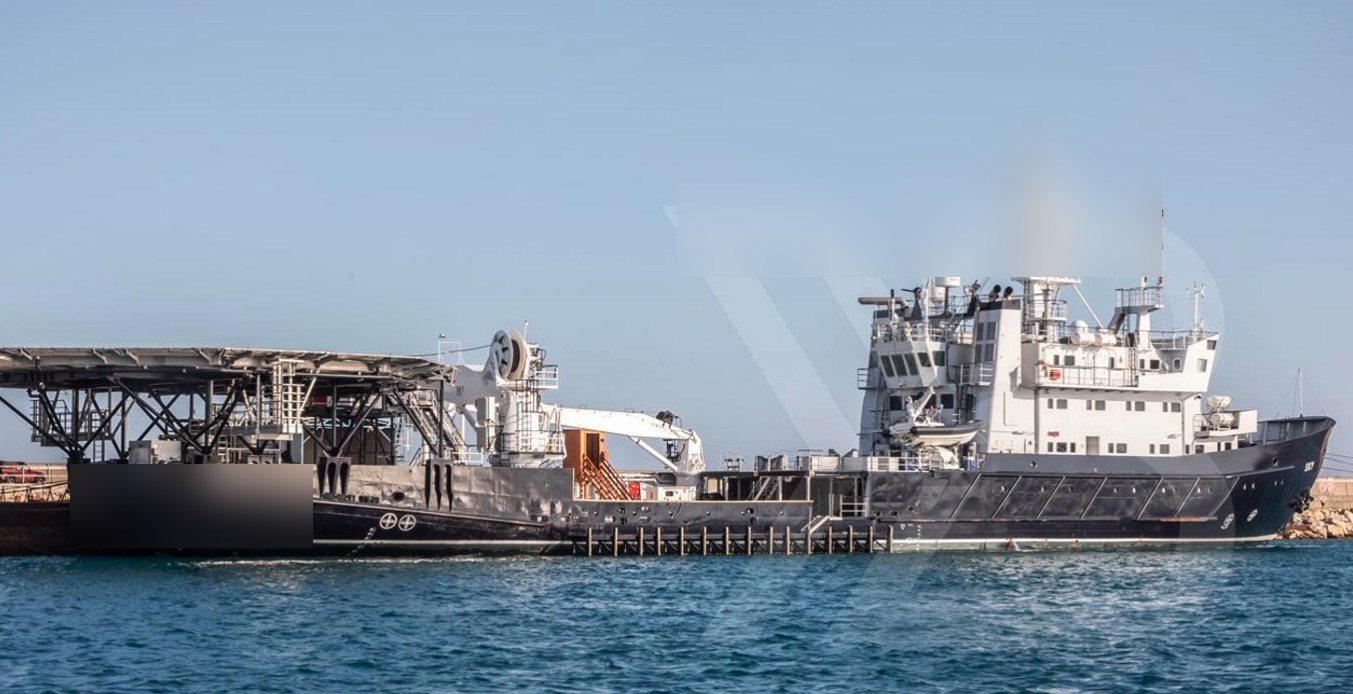 Project Skyward — 293 ft (89 m)  ·  Stocznia Polnocna  ·  Built 1999 offshore support mothership with a full helideck
